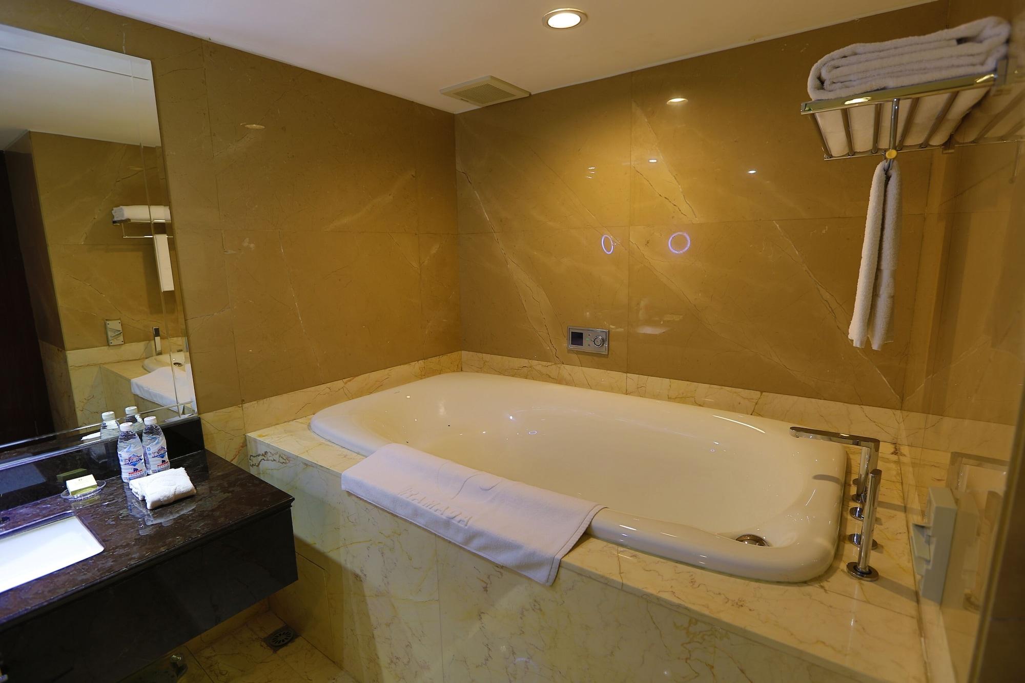 Hotel Ramada Chengdu North Zewnętrze zdjęcie