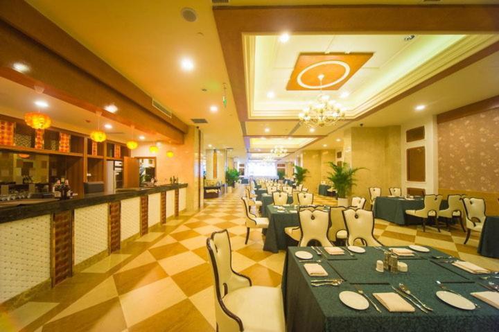 Hotel Ramada Chengdu North Zewnętrze zdjęcie
